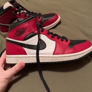 Nike Jordan 1 Chicago mid height red and black